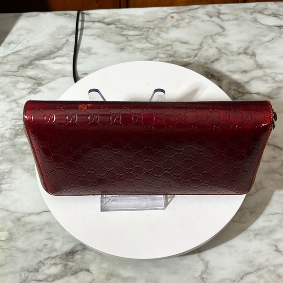 GUCCI PATENT LEATHER DEEP RED ZIP LONG WALLET. - Picture 8 of 17